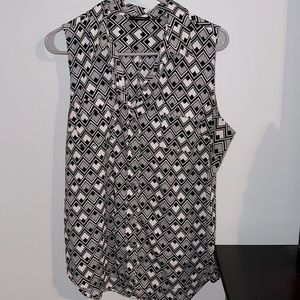Apt. 9 Sleeveless Blouse Size Large
Like new